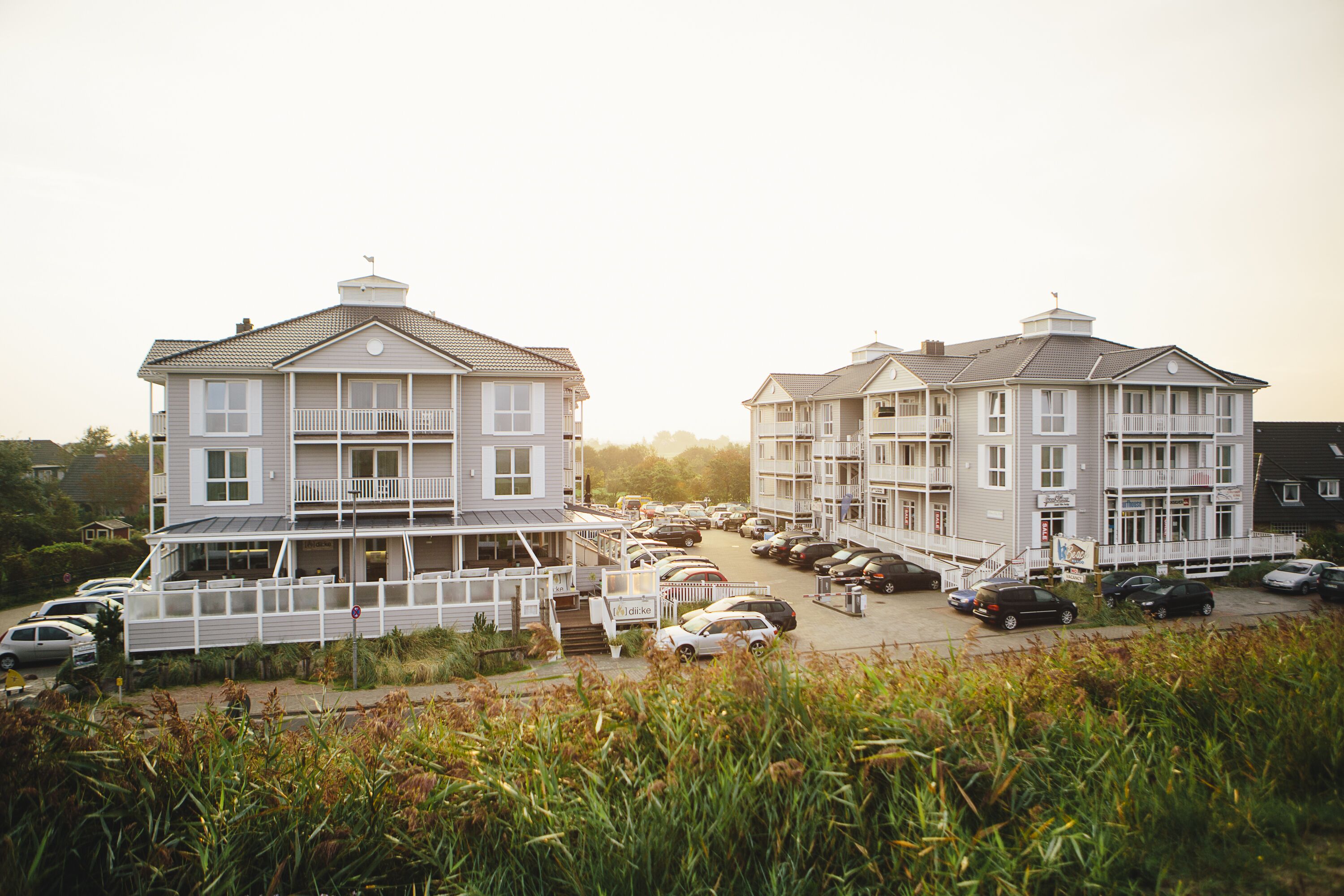 Vista frontal de la propiedad