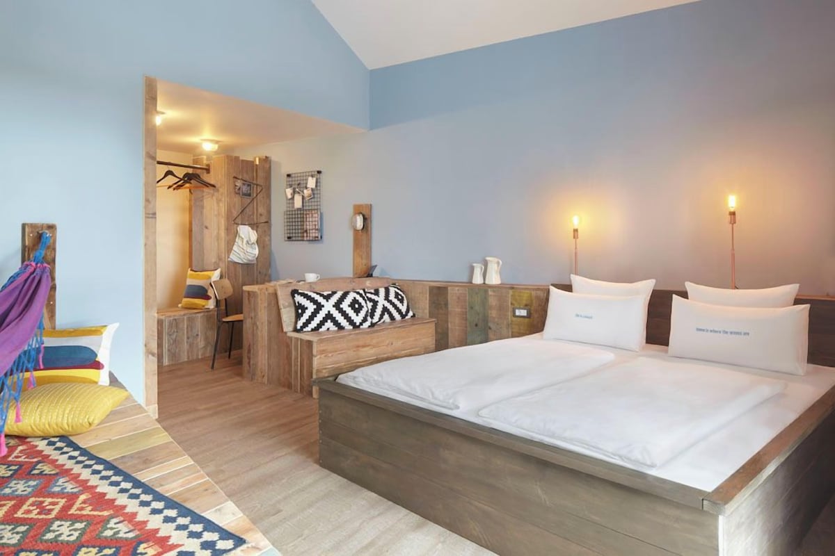 Junior Suite, Courtyard View | Premium bedding, soundproofing, WiFi (free), bed sheets