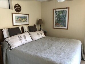 1 bedroom, iron/ironing board, WiFi, bed sheets - Spectacular view of Maalaea Bay and pool (kihei)
