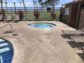 Pool - Spectacular view of Maalaea Bay and pool (kihei)
