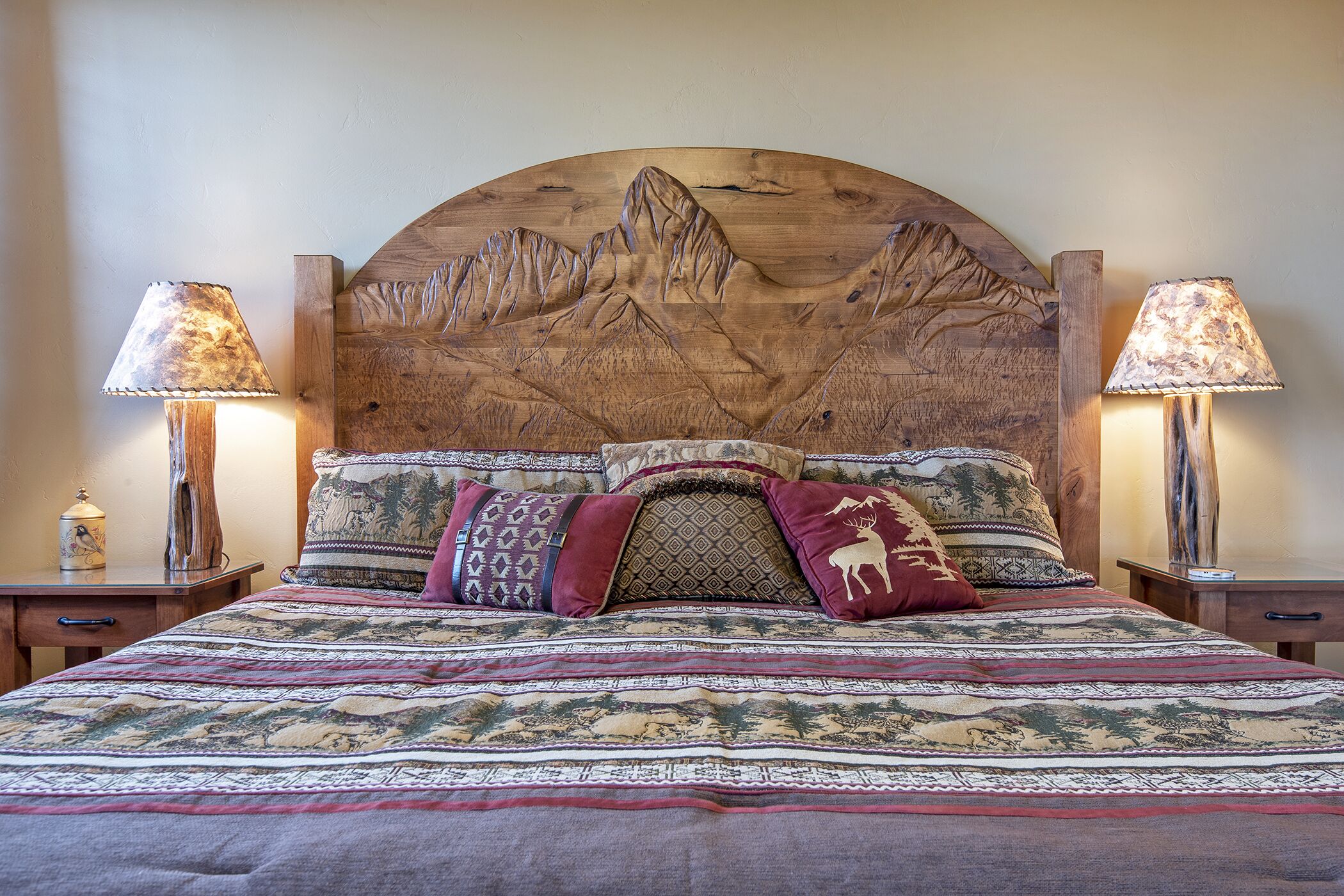 3 chambres, bureau, fer et planche à repasser, lit parapluie