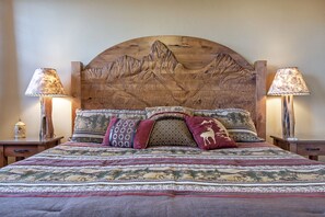 3 sovrum, skrivbord, strykjärn/strykbräda och resesäng