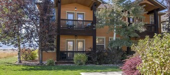 Affordable Luxury  2nd floor Condo Accepting 2026 -27 Bookings