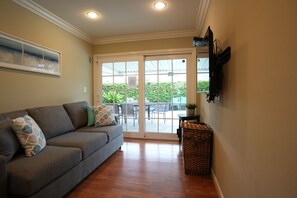 TV, fireplace, ping pong