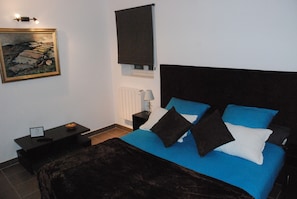 Doppelzimmer (Orion) | Individuell dekoriert, individuell eingerichtet, Schreibtisch