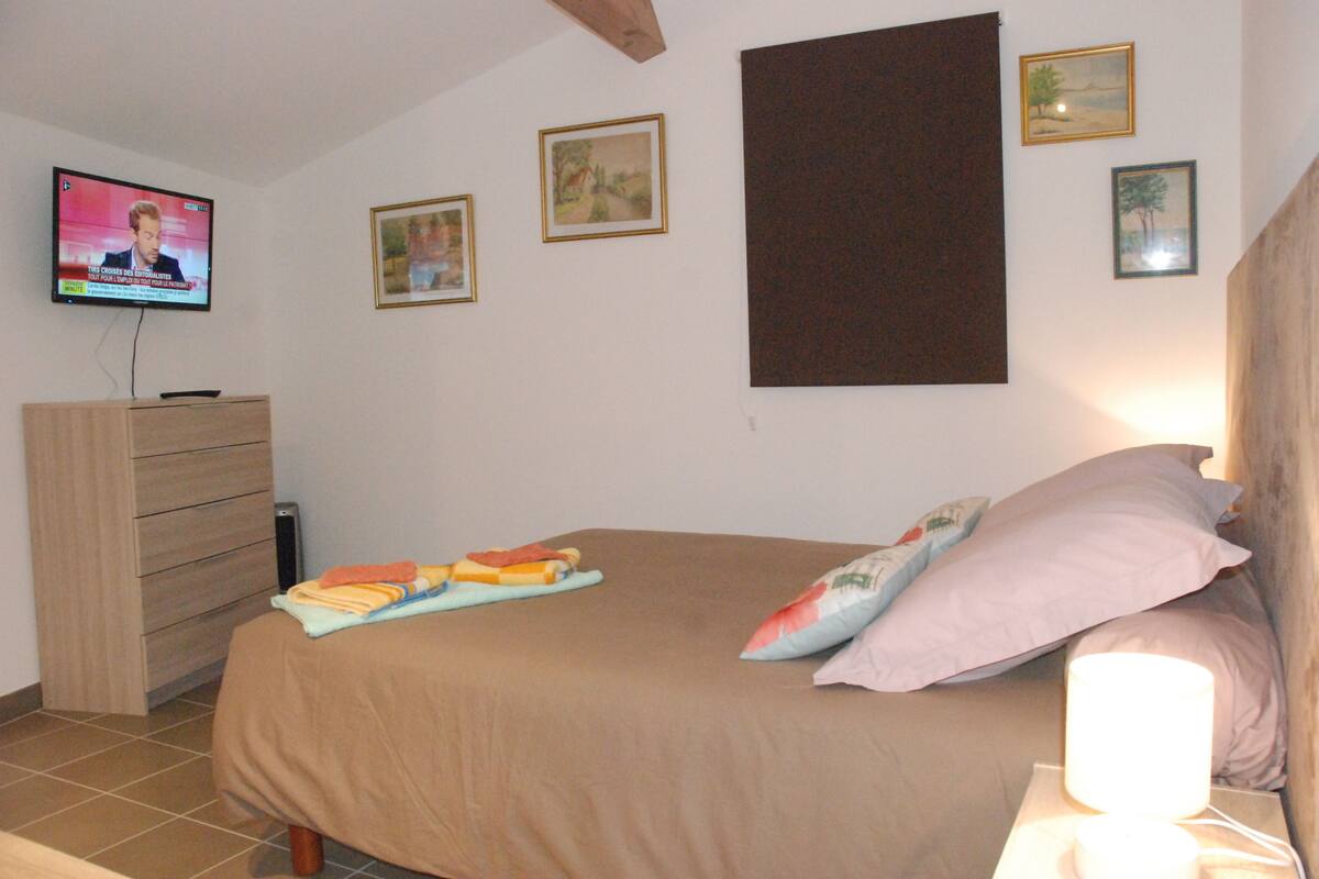 Doppelzimmer (Euria) | Individuell dekoriert, individuell eingerichtet, Schreibtisch