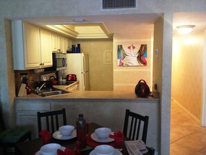 Refrigerador, microondas, parrilla de estufa y lavavajillas 