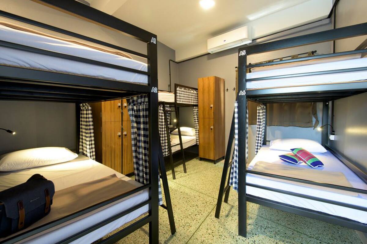 6-Bed Mixed Dormitory Shared Bathroom | Safe på rommet, ekstrasenger (mot et tillegg) og wi-fi (inkludert)