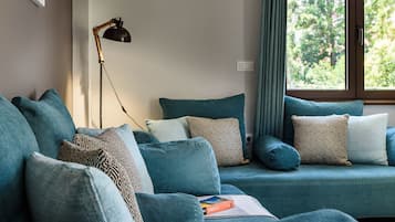 Apartment, 2 Bedrooms | Living room | 32-inch flat-screen TV with satellite channels, TV