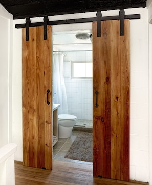Shower, hair dryer, towels - Folly Vacation 114B Townhouse, perfect family vacation, pets welcome! (Folly Beach)