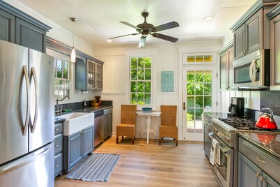 Delightful Historic Cottage Steps from Poipu/Brennecke's Beaches A/C