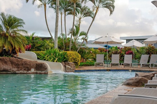 Delightful Historic Cottage Steps from Poipu/Brennecke's Beaches A/C