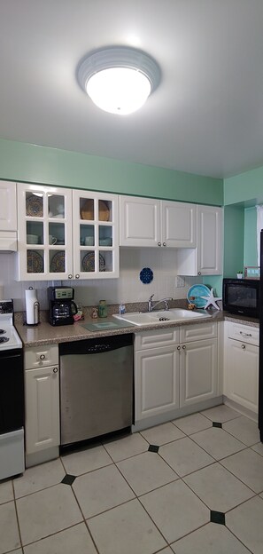 Private kitchen - Private 2 bedroom Condo in Ormond by the Sea Florida. Beach front! (Ormond Beach)