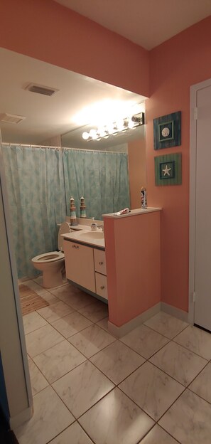 Master Bath - Private 2 bedroom Condo in Ormond by the Sea Florida. Beach front! (Ormond Beach)
