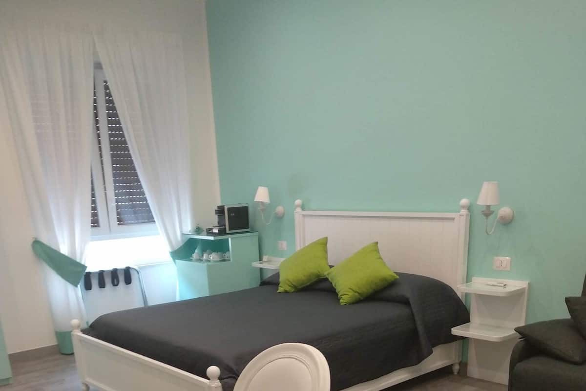 Habitación cuádruple Confort | Escritorio, insonorización, wifi gratis y ropa de cama