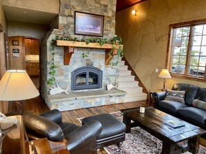 Smart TV, caminetto, lettore DVD