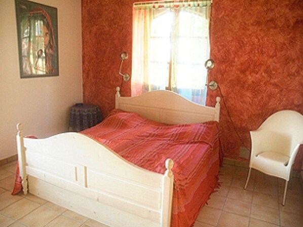1 bedroom, premium bedding, free cots/infant beds, free rollaway beds