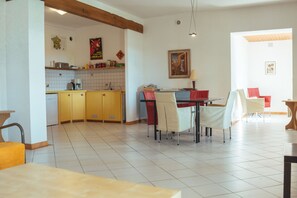 1 bedroom, premium bedding, free cots/infant beds, free rollaway beds