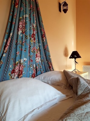 Double Room | Individually decorated, individually furnished, iron/ironing board