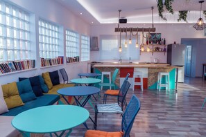 Daily cooked-to-order breakfast for a fee - ART Hostel & Apartments (Tirana)