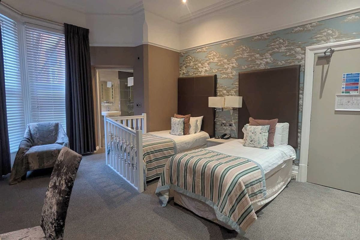 Classic Twin Room | Desk, laptop workspace, iron/ironing board, free WiFi