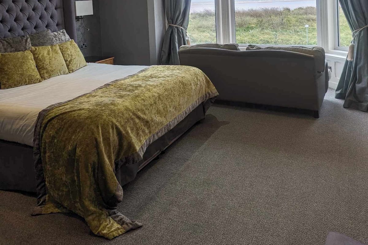 Desk, laptop workspace, iron/ironing board, free WiFi