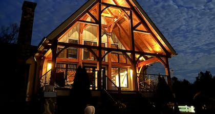 Wunderschönes Timber Frame Guesthouse auf unserer 50 Hektar großen Farm in den Ausläufern von WNC