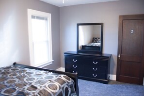 3 chambres, coffre-fort, fer et planche à repasser