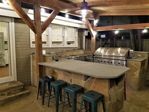 Terrace/patio - Downtown Estate Heated Pool and Spa Sleeps 18 (Dallas)