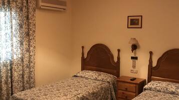 Basic Double or Twin Room, 2 Single Beds, Non Smoking
