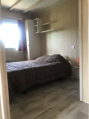 Chalet (New) | Verdunkelungsvorhänge, Babybetten, kostenloses WLAN