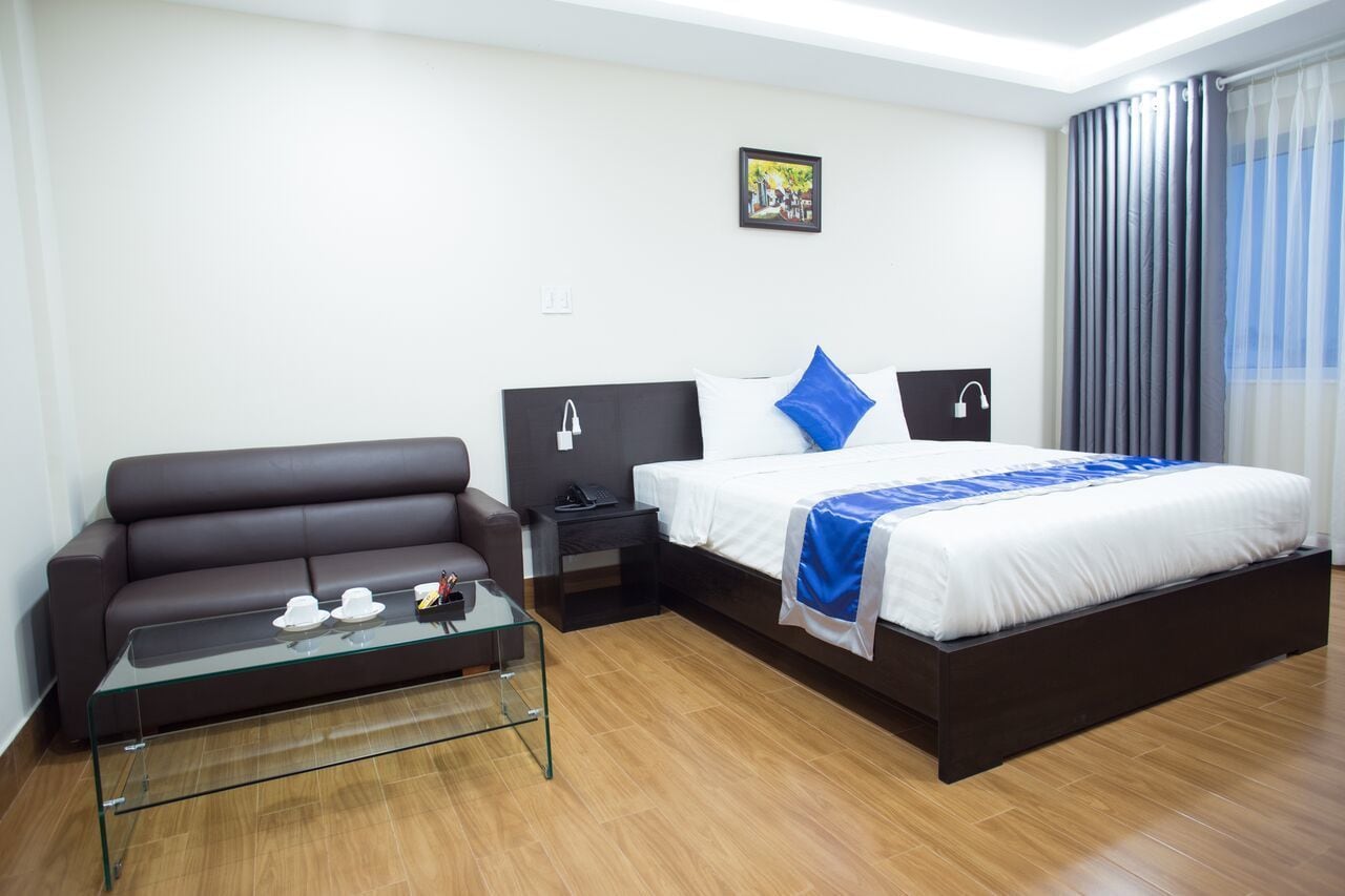 suite double room | minibar, in-room safe, desk, blackout curtains