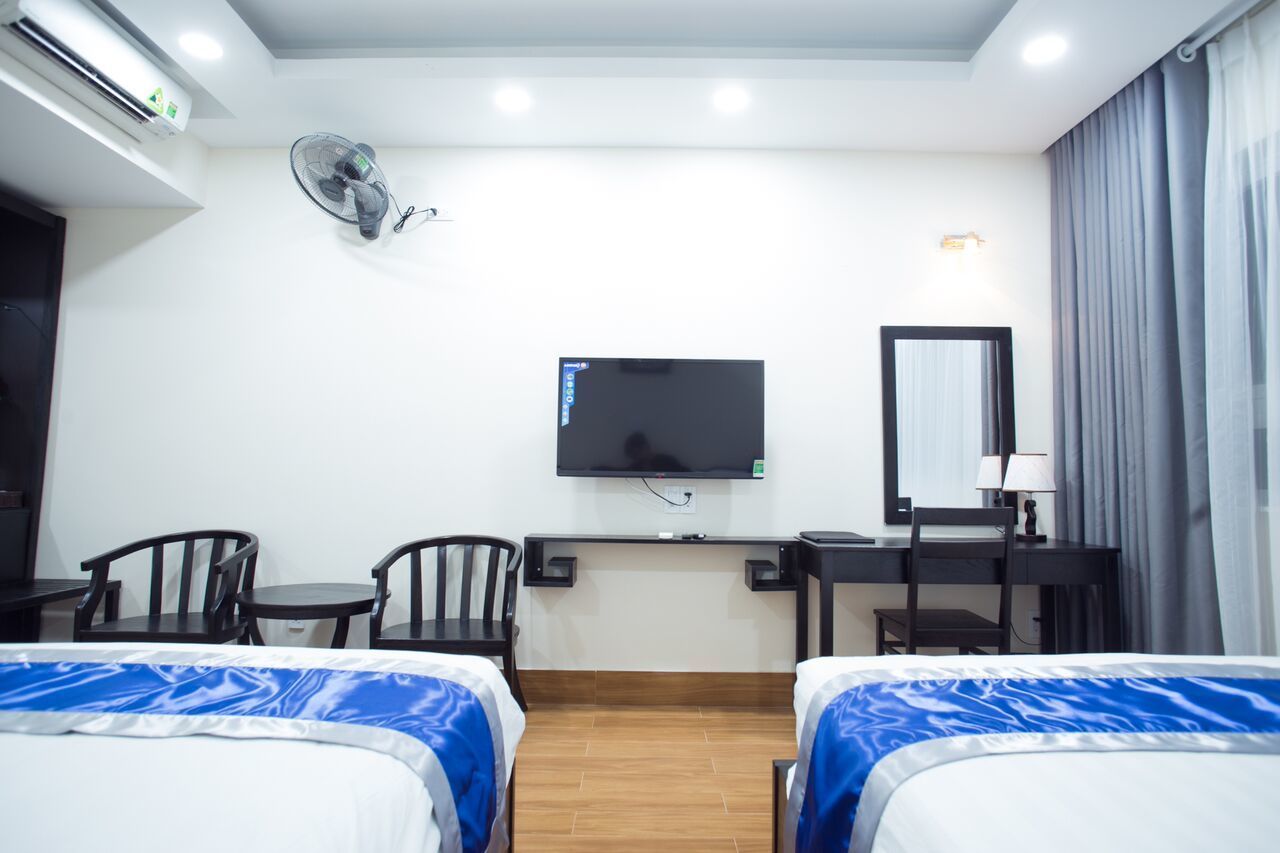 minibar, in-room safe, desk, blackout curtains