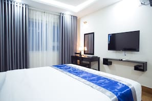 Minibar, caja de seguridad en la habitación y escritorio 
