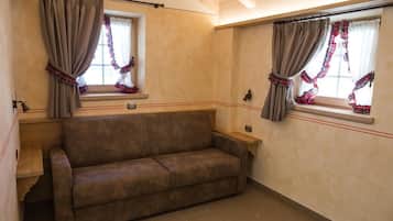 Room, 1 Double Bed with Sofa bed | Desk, soundproofing, cribs/infant beds, bed sheets