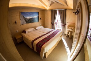 Double or Twin Room, 1 Double or 2 Twin Beds, Balcony, Mountain View | Desk, soundproofing, cribs/infant beds, bed sheets - Al Solif Bed & Breakfast (Livigno)