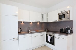 迷你冰箱、微波炉、烤箱、洗碗机