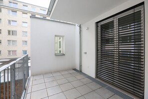 Apartamento superior, 1 quarto | Sacada