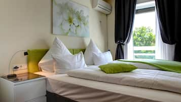 Hypo-allergenic bedding, minibar, rollaway beds, free WiFi