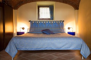 Studio (La Stanza delle Volte) | Premium bedding, iron/ironing board, cribs/infant beds, free WiFi - Agriturismo & Scuderia Fano's Farm (Suno)