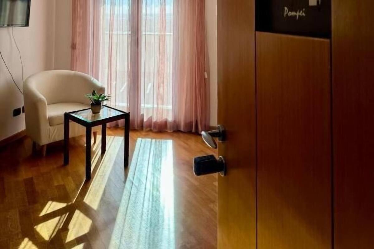 Kahden hengen superior-huone (Pompei) | Minibaari, työpöytä, ilmaiset vauvansängyt, lisävuoteet