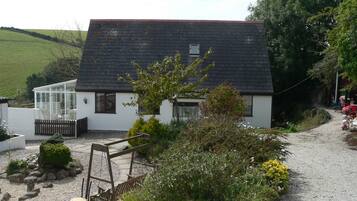 Cottage, 3 Bedrooms | Iron/ironing board, free WiFi, bed sheets