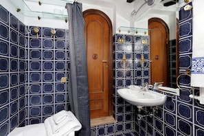 Apartment, 1 Bedroom | Bathroom | Shower, rainfall showerhead, free toiletries, hair dryer - Benedetta - WR Apartments (Rome)