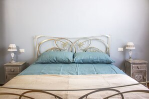 Exclusive Double Room, 1 King Bed | Frette Italian sheets, premium bedding, down comforters - B&B Corte Toro (Lucca)