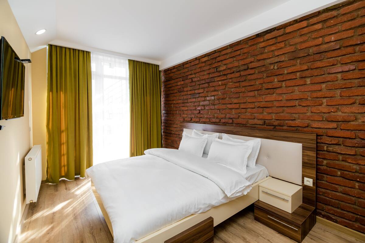 Habitación doble Deluxe, 1 cama King size | Cortinas blackout, wifi gratis y ropa de cama