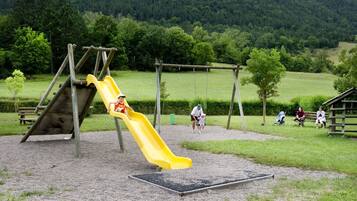 Área de juegos infantiles al aire libre