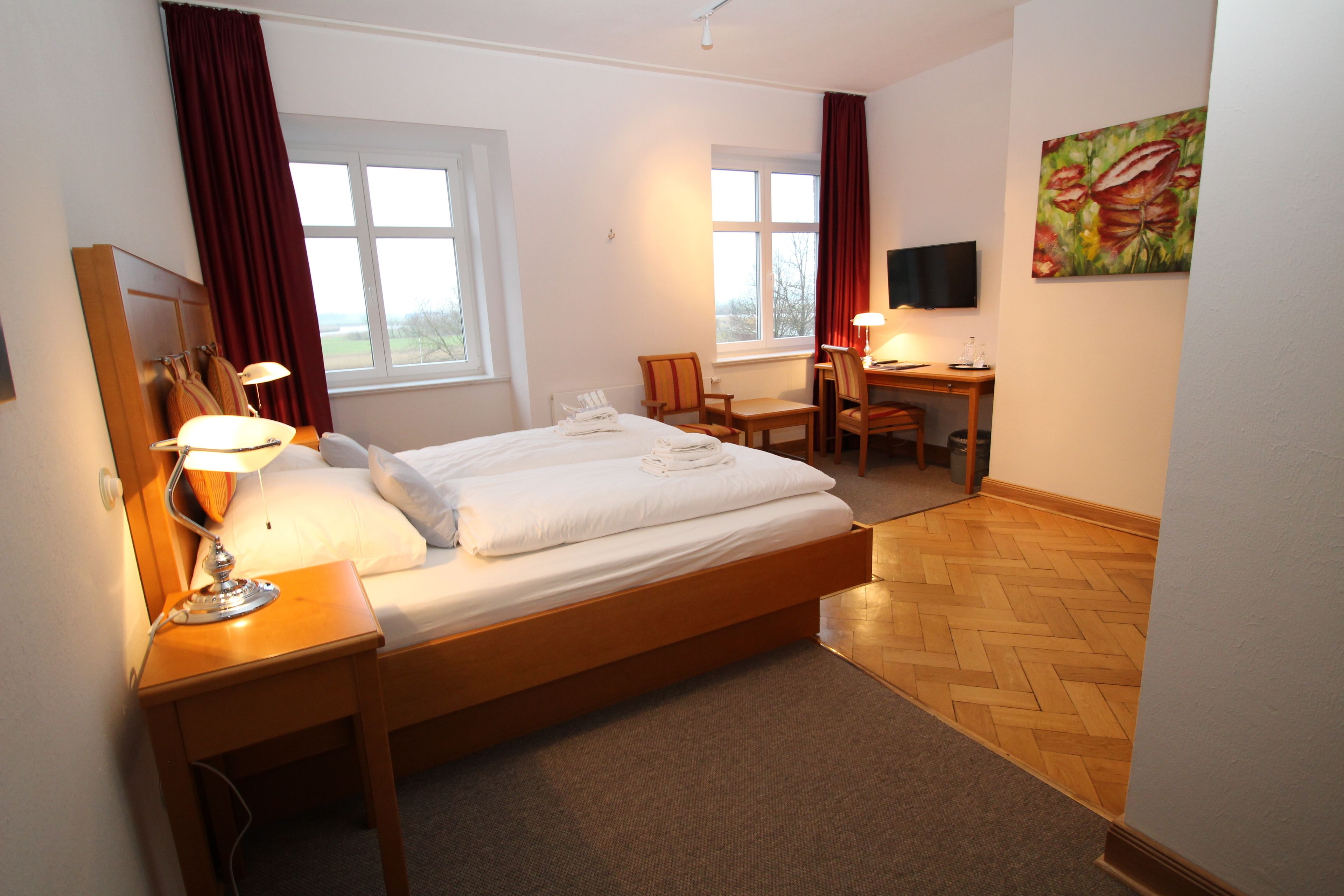 desk, soundproofing, free wifi, bed sheets