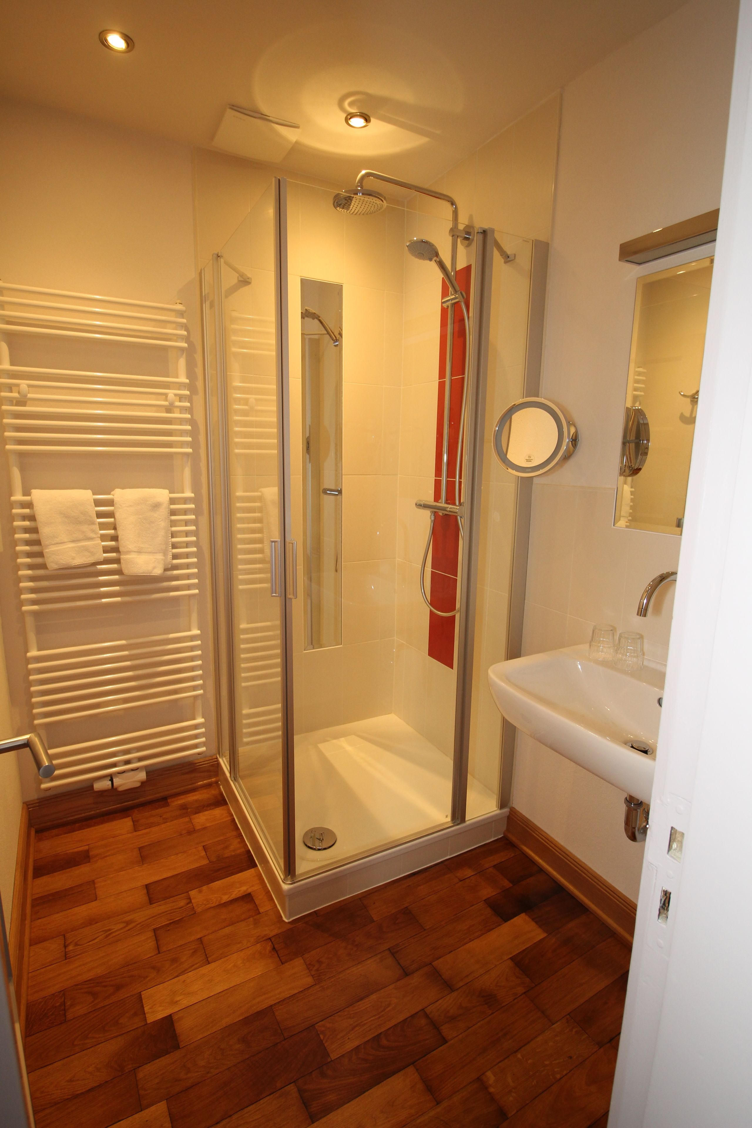 single room | bathroom | free toiletries