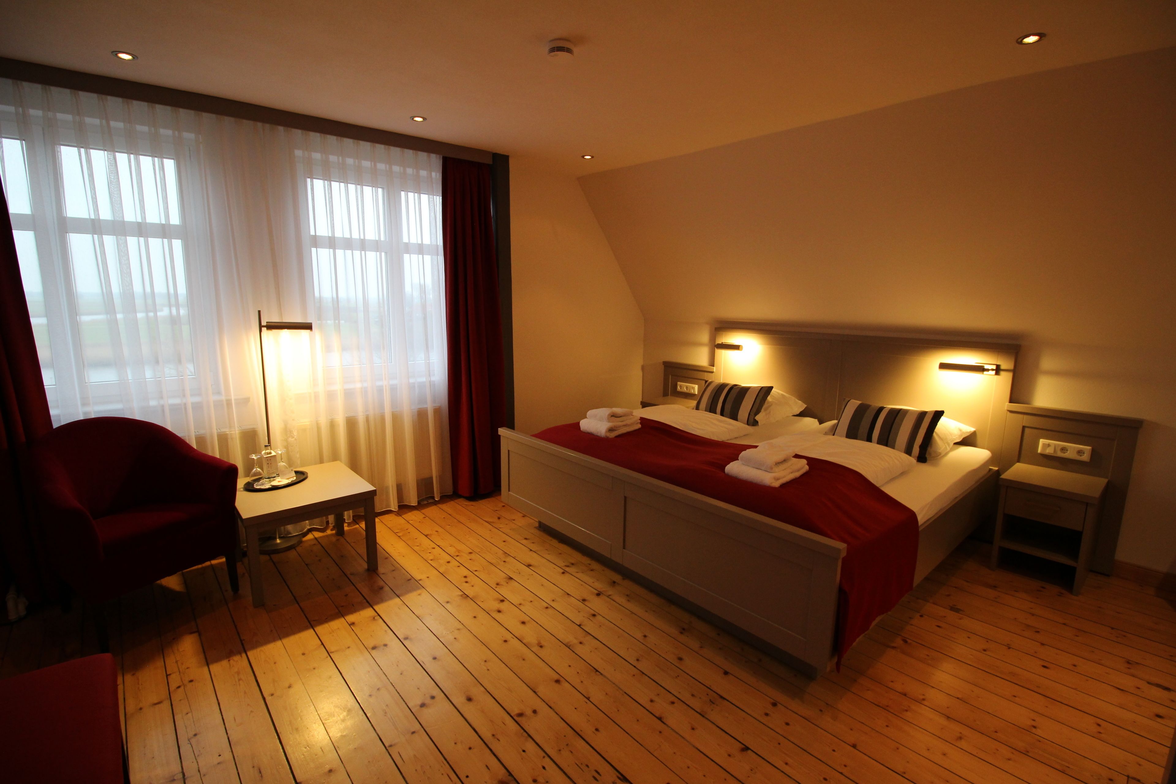 double room | desk, soundproofing, free wifi, bed sheets