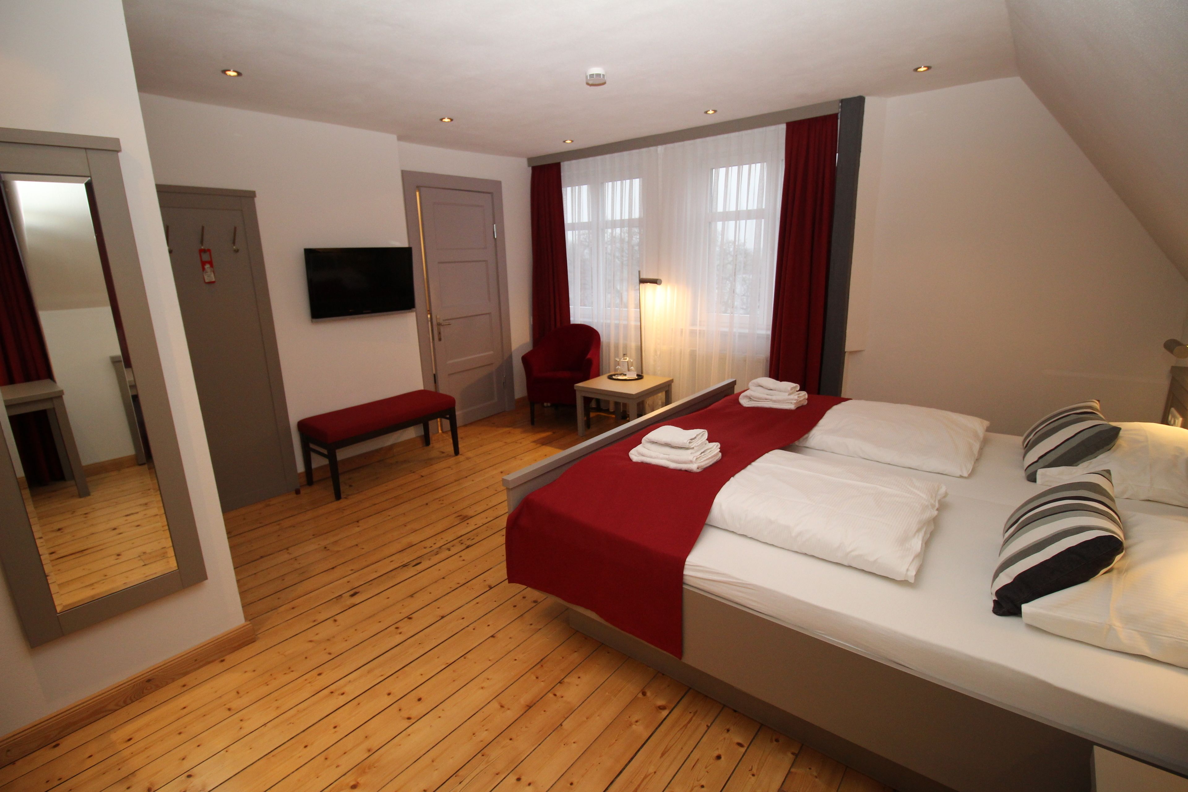 Double Room | Desk, soundproofing, free WiFi, bed sheets